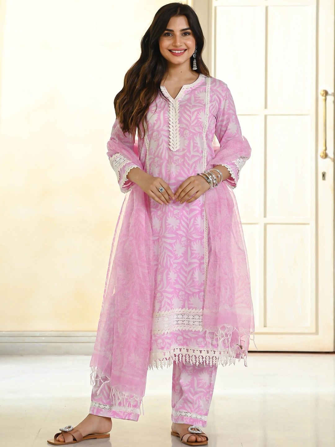 

THE52 Floral Printed Thread Work Straight Kurta with Trousers & With Dupatta, Pink