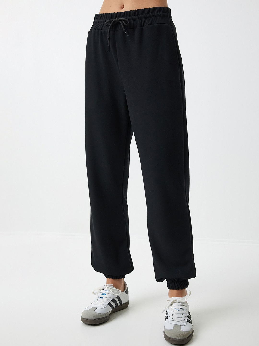 

Happiness istanbul Women Mid-Rise Joggers, Black