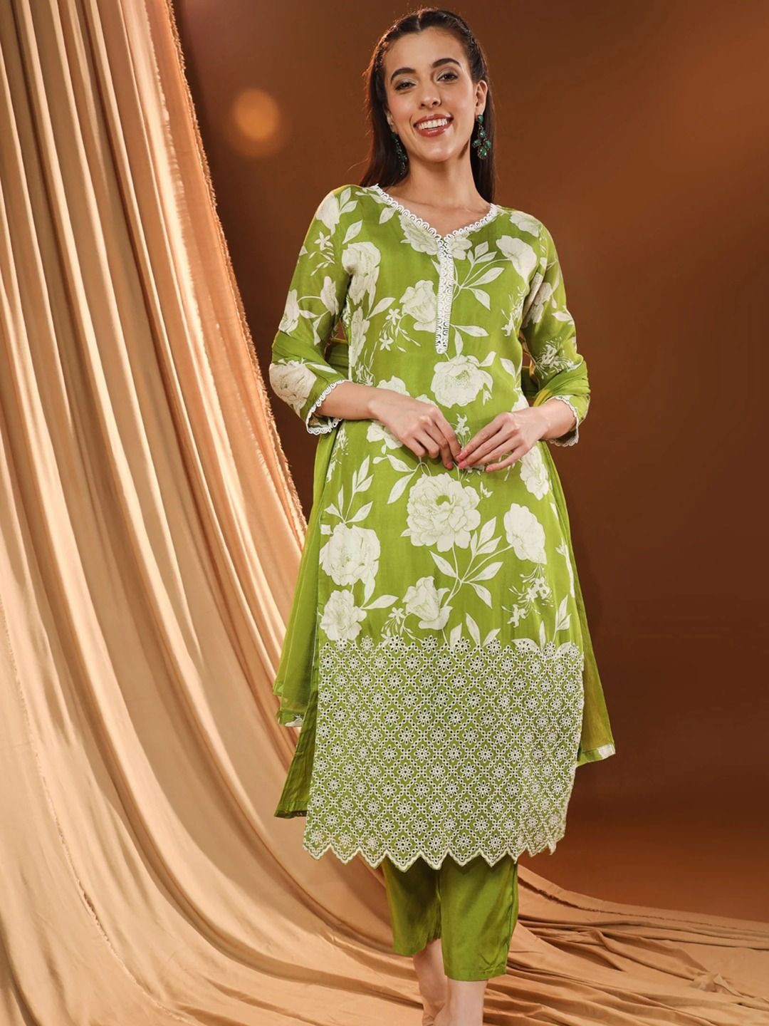 

VESH Floral Printed Pure Cotton Straight Kurta With Trousers & Dupatta, Green
