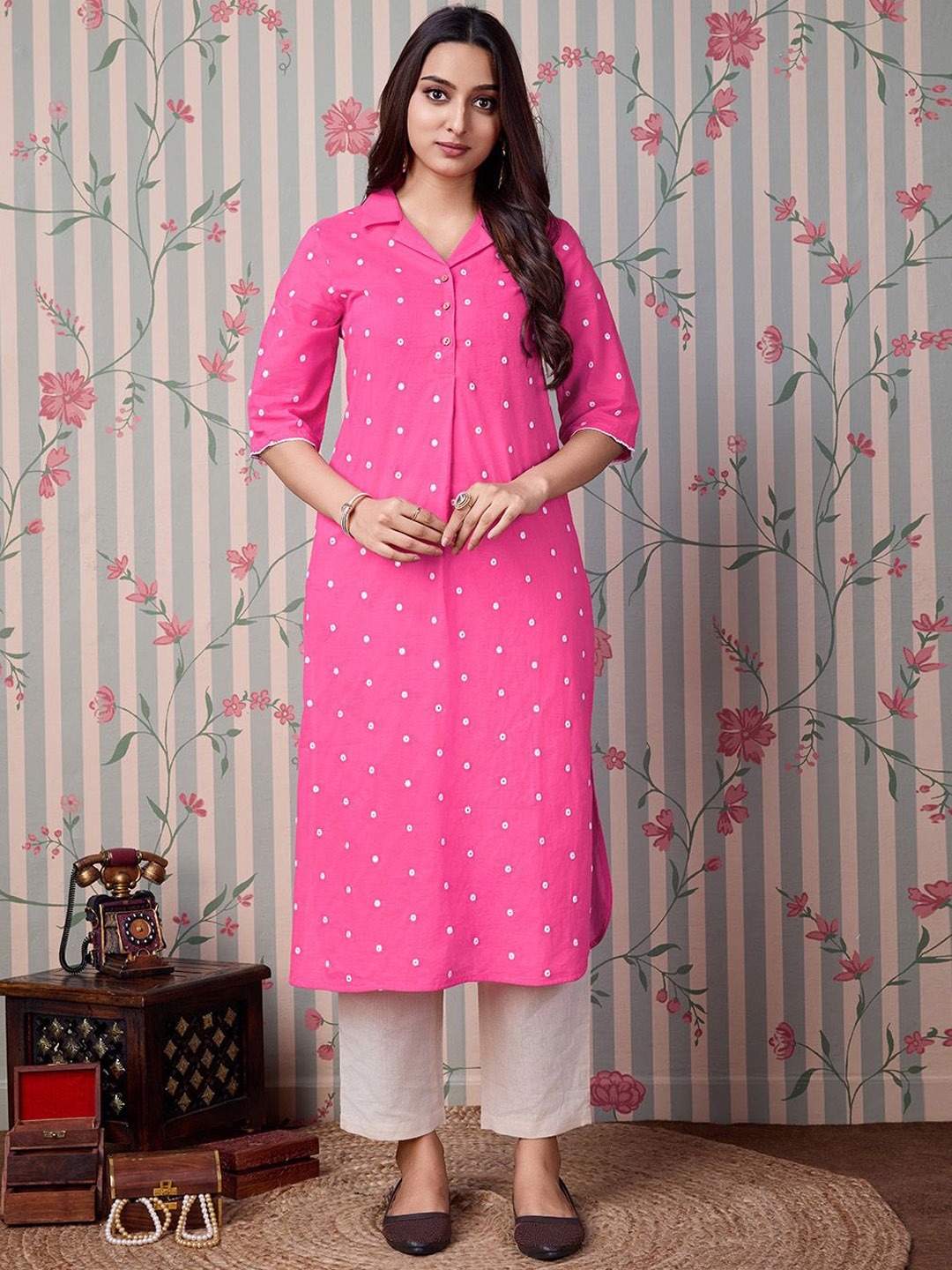 

Ode by House of Pataudi Women Striped Flared Sleeves Thread Work Kurta, Pink