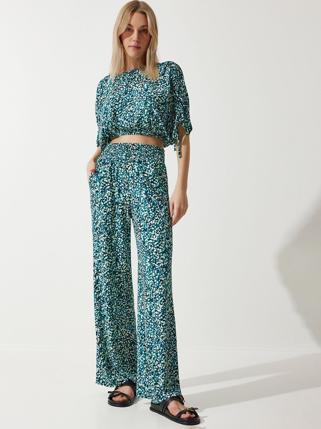 

Happiness istanbul Printed Top & Trouser, Green