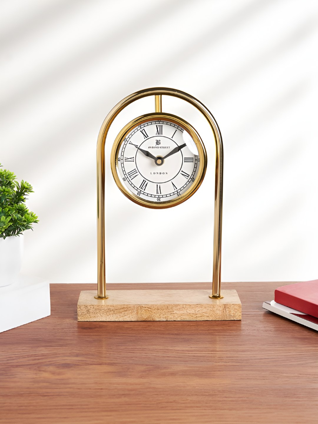 

Living scapes by Pantaloons Gold-Toned & White Analogue Contemporary Table Clock