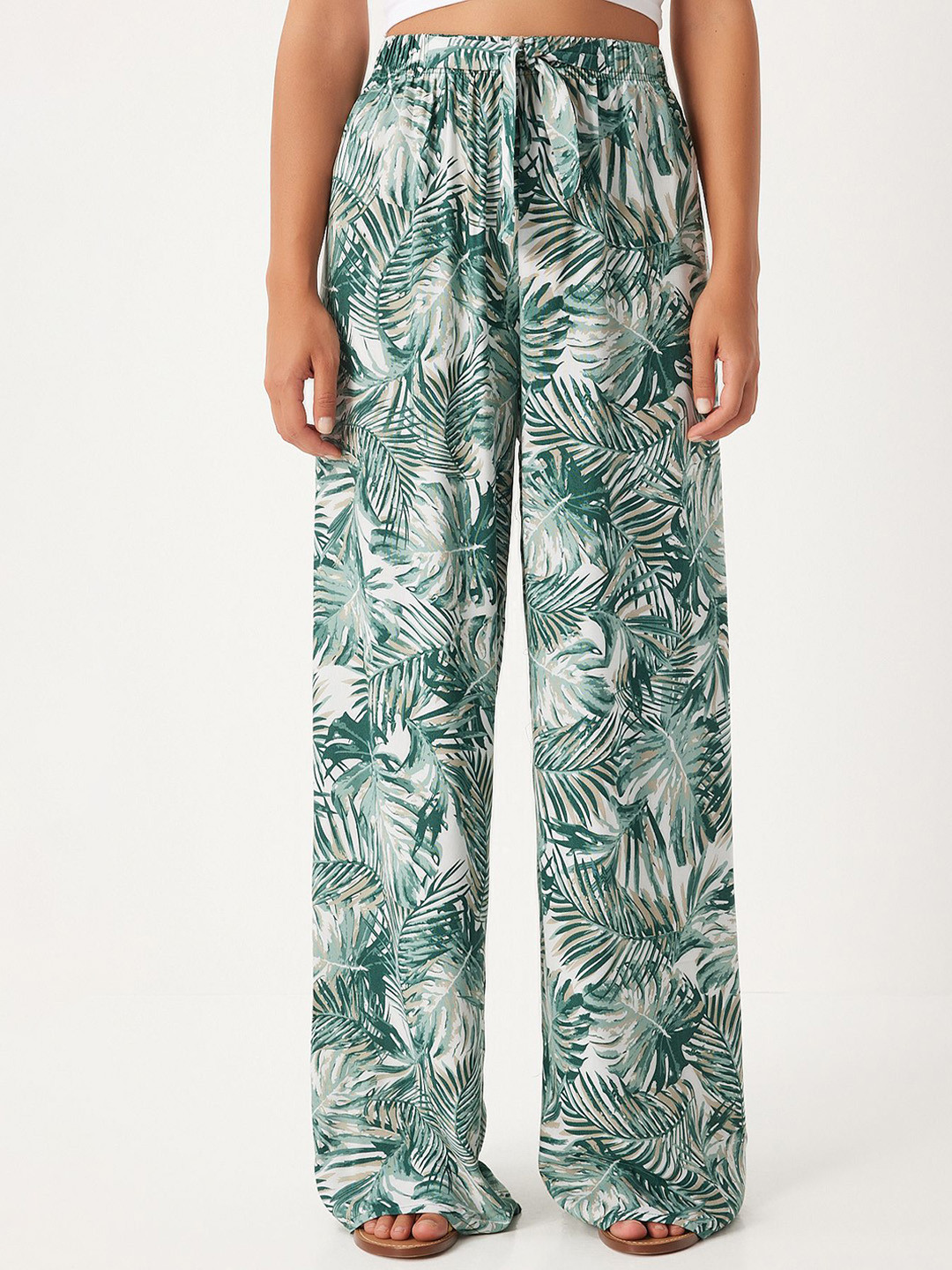 

Happiness istanbul Women Floral Printed Trousers, White