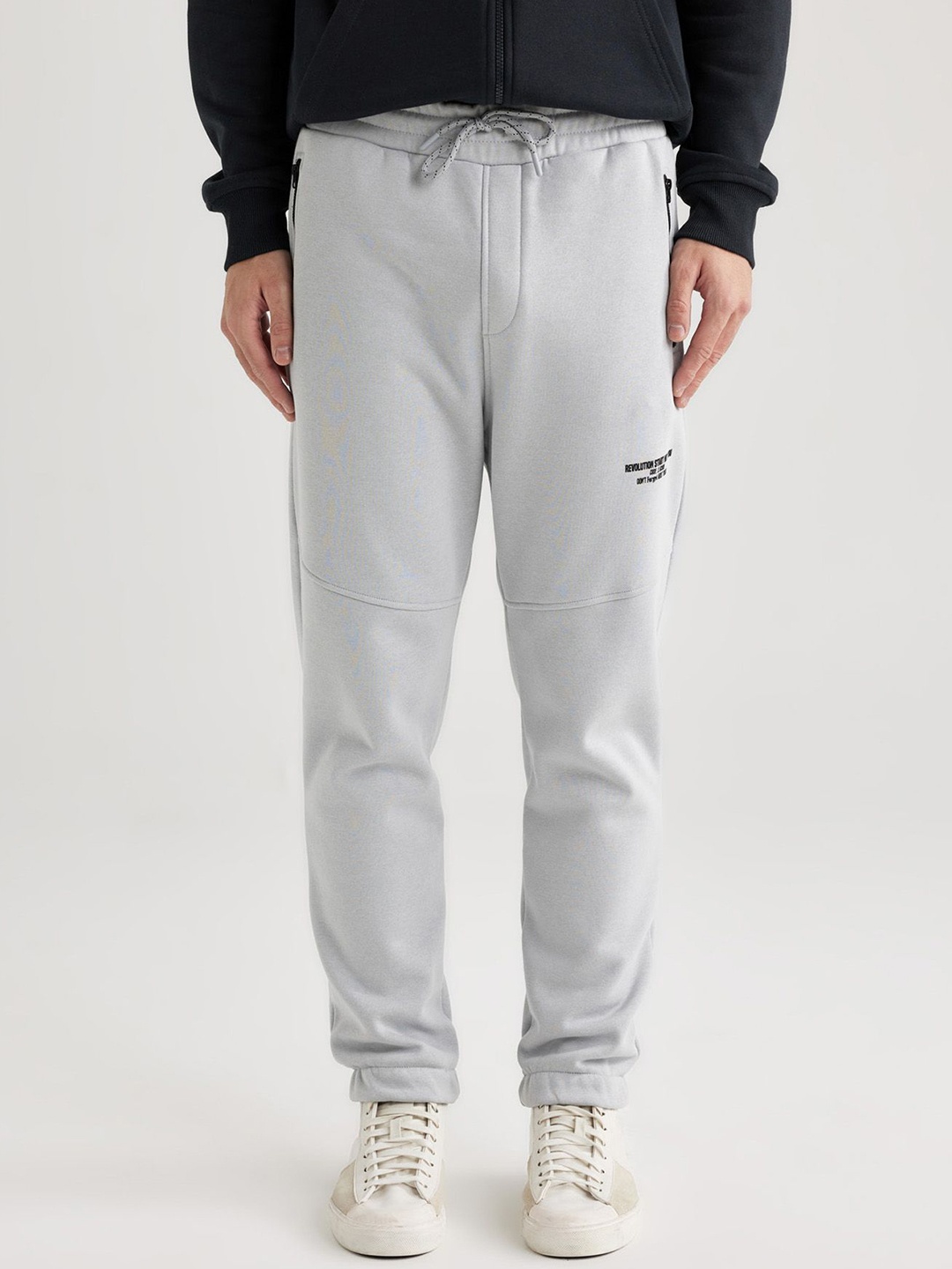 

DeFacto Men Solid Regular Trousers, Off white