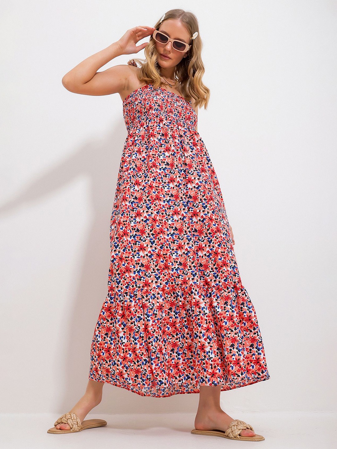 

Trend Alacati stili Floral Printed Smocked A-Line Maxi Dress, Red