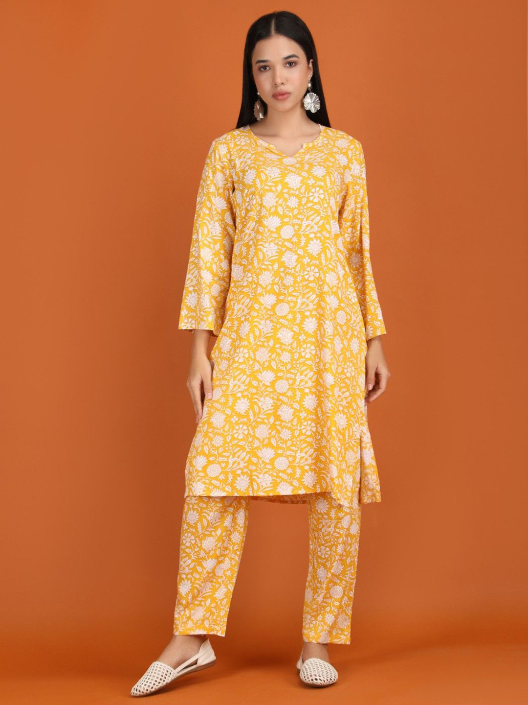 

MANOJAVA Floral Printed Pure Cotton Kurta with Trousers, Yellow