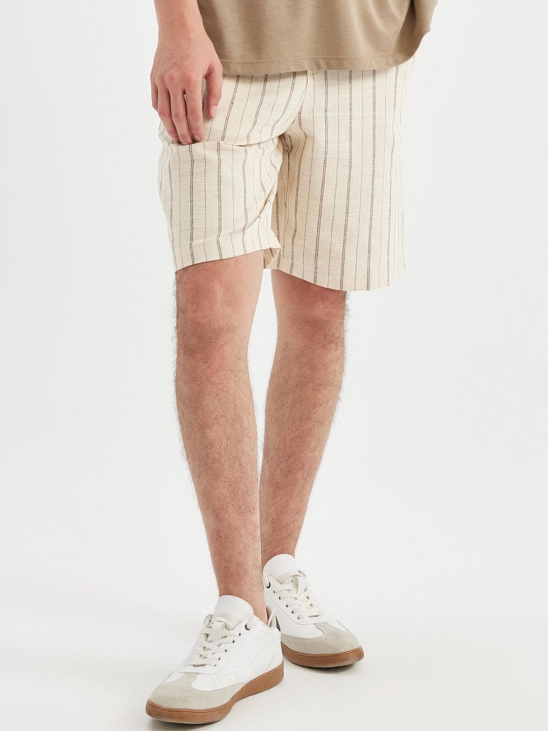 

DeFacto Men Mid-Rise Striped Shorts, Beige