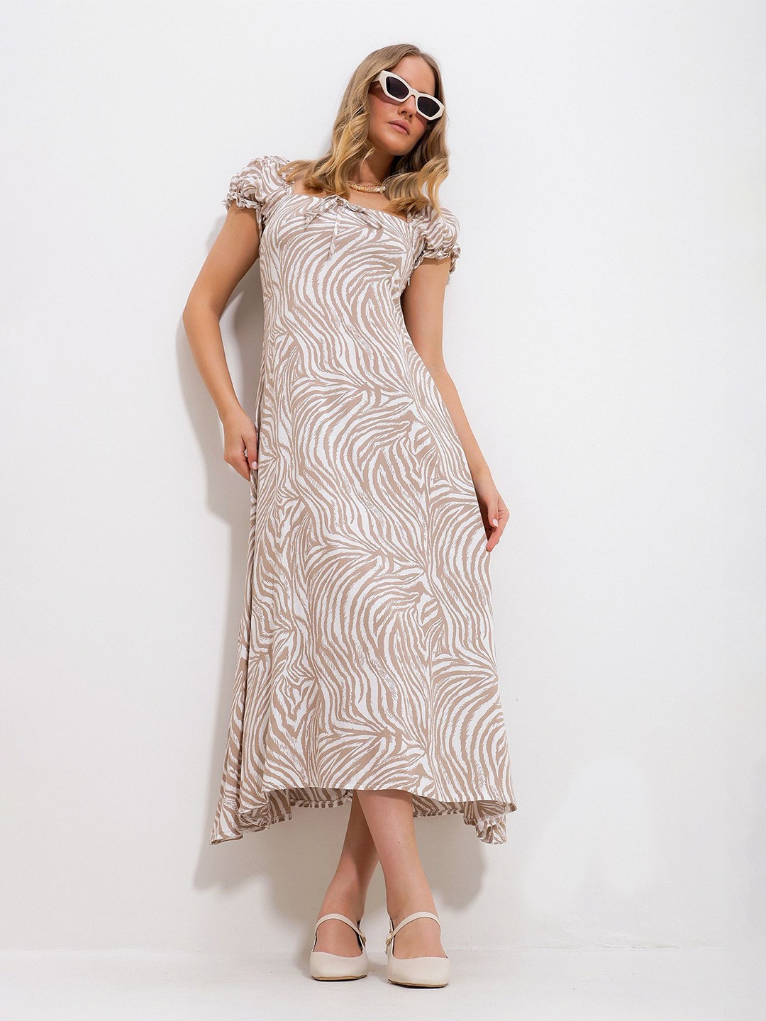 

Trend Alacati stili Printed A-Line Midi Dress, Beige