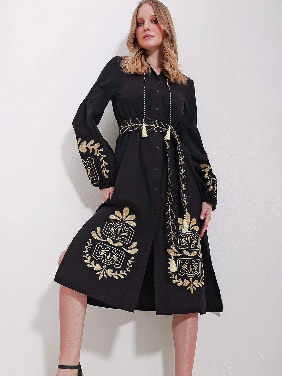 

Trend Alacati stili Ethnic Motifs Embroidered Shirt Midi Dress, Black