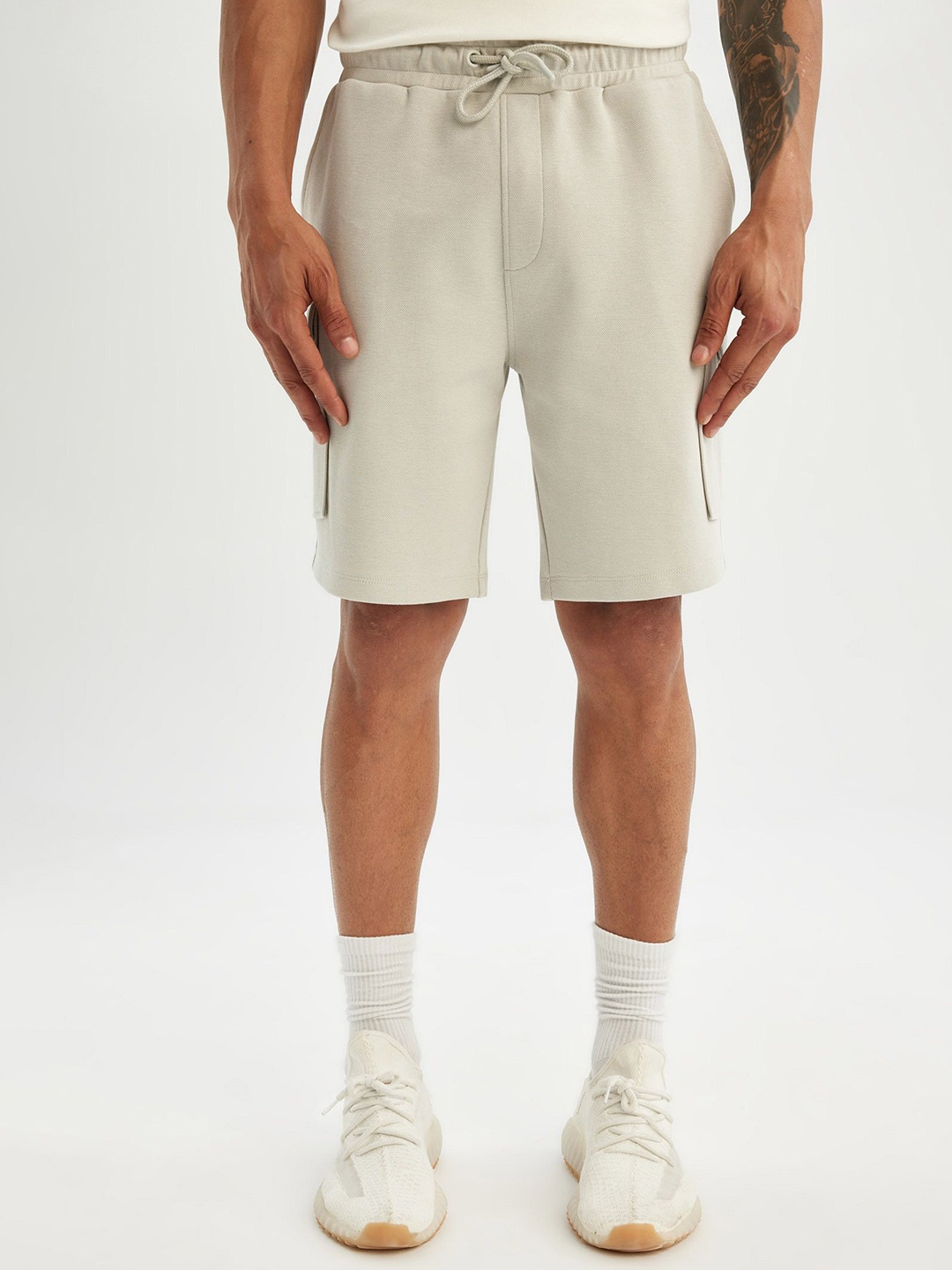 

DeFacto Men Mid-Rise Regular Fit Shorts, Beige