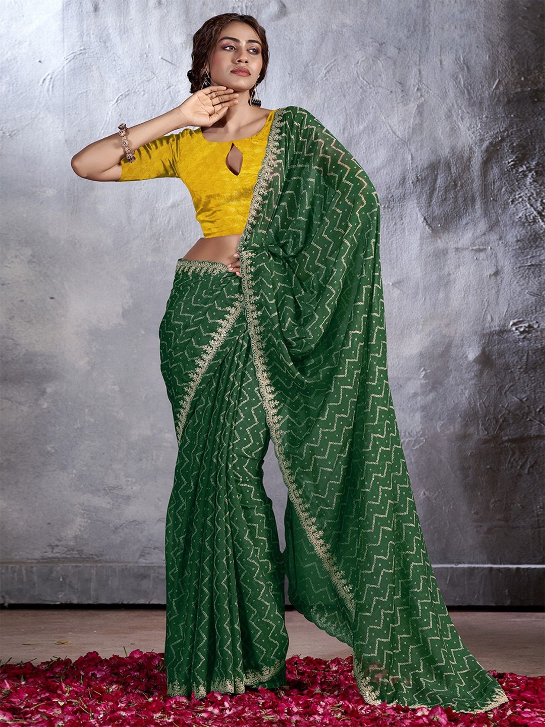 

KALINI Bandhani Sequinned Poly Chiffon Bandhani Saree, Green