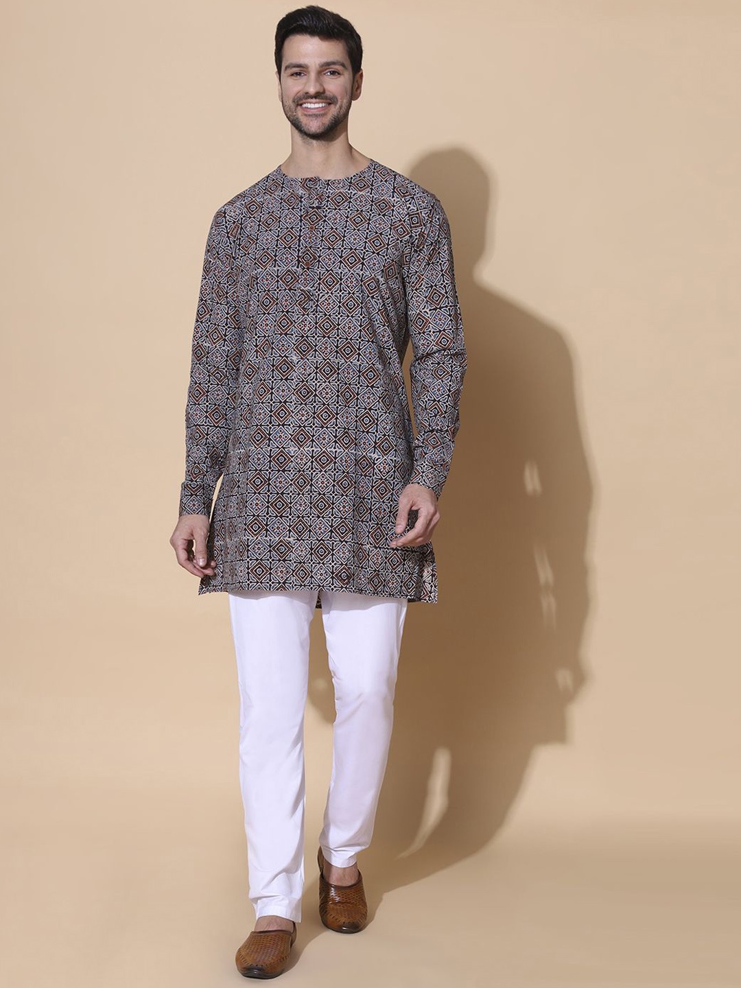 

MOSHI Geometric Printed Pure Cotton Straight Kurta, Navy blue