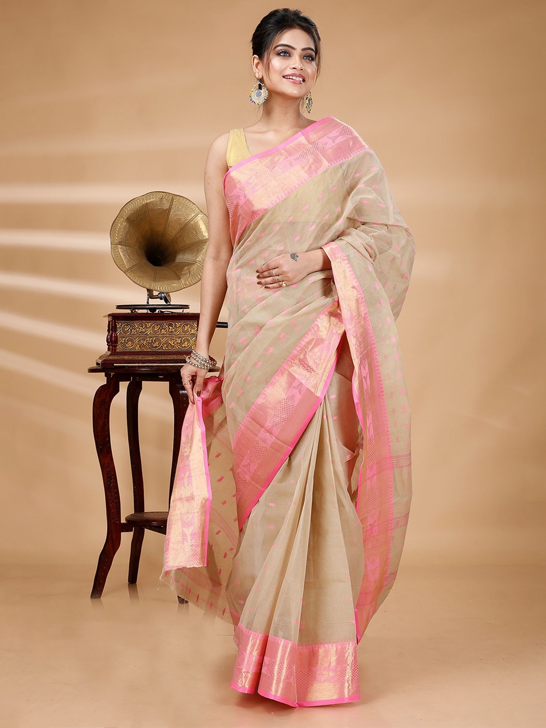 

PuJoy Woven Design Zari Pure Cotton Taant Saree, Cream