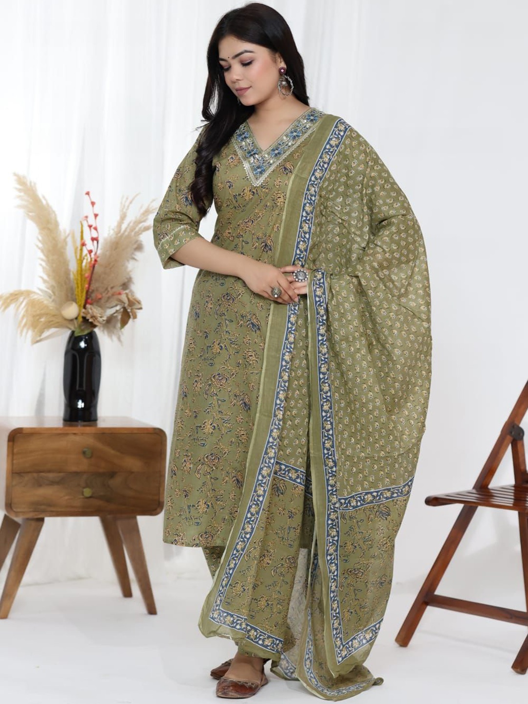 

MILAAV Women Floral Printed Regular Kurta with Trousers & With Dupatta, Green