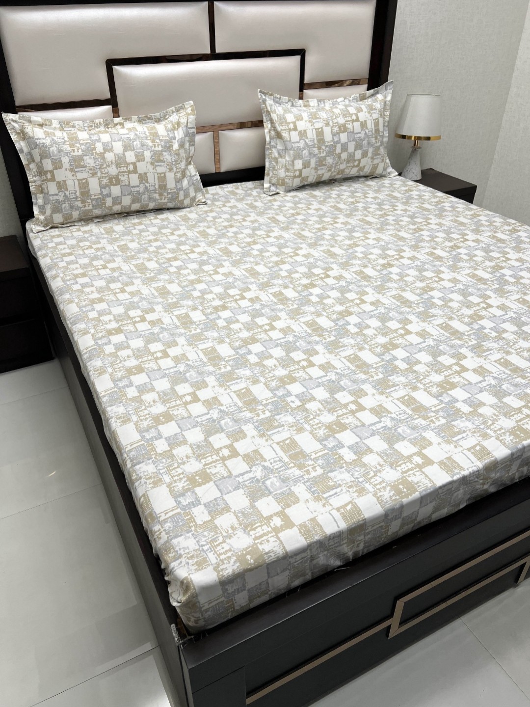 

Pure Decor Royal Passion Grey Abstract 380TC Pure Cotton Queen Bedsheet & 2 Pillow Covers