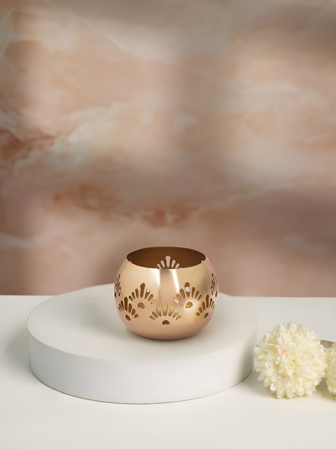 

Living scapes by Pantaloons Gold-Toned Textured Candle Holder