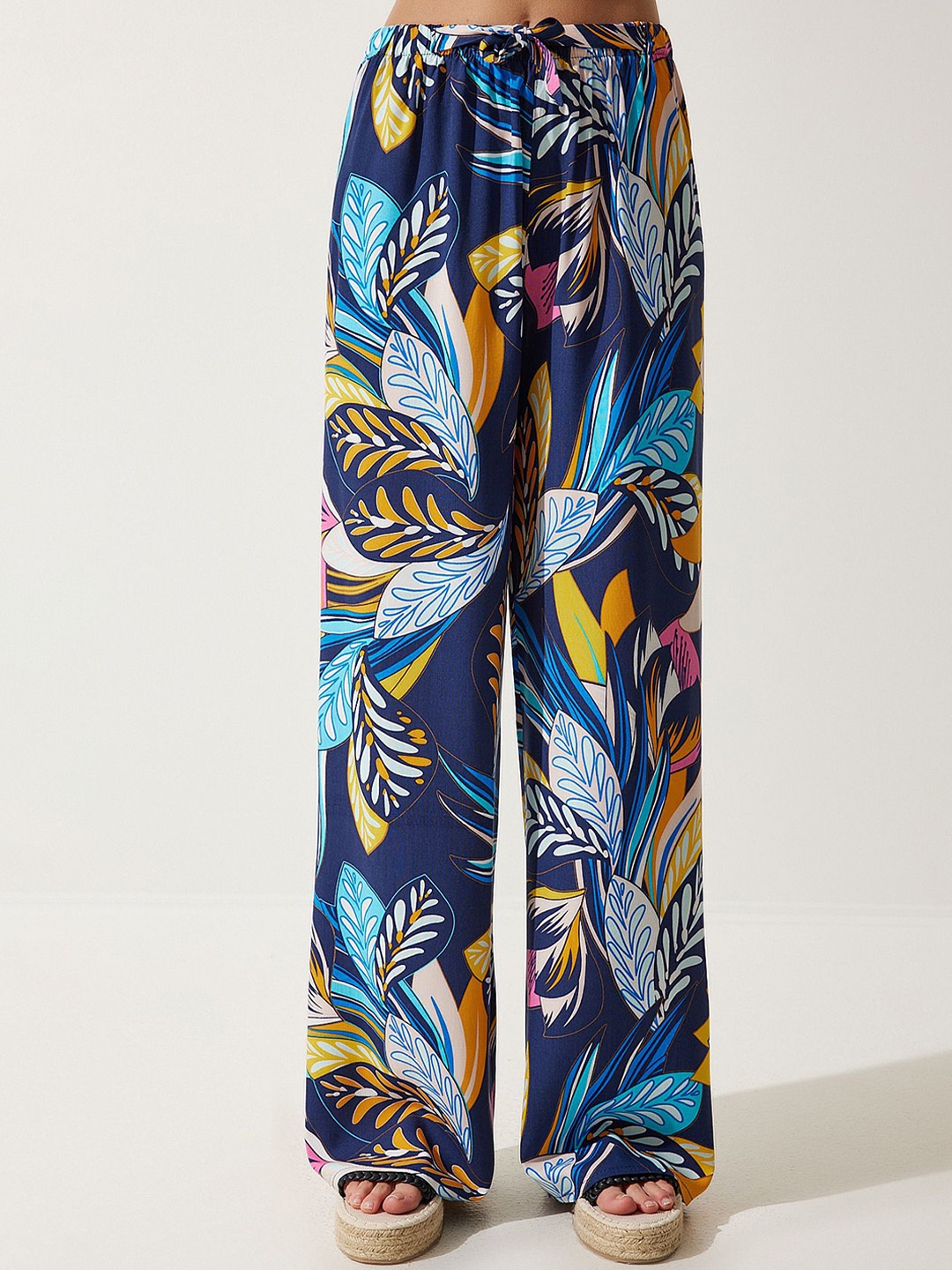 

Happiness istanbul Women Loose Fit Abstract Parallel Trousers, Navy blue