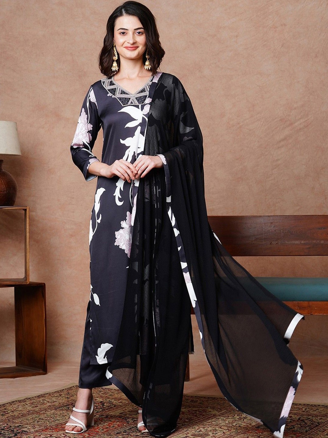 

GoSriKi Floral Printed V-Neck Straight Kurta With Trousers & Dupatta, Black