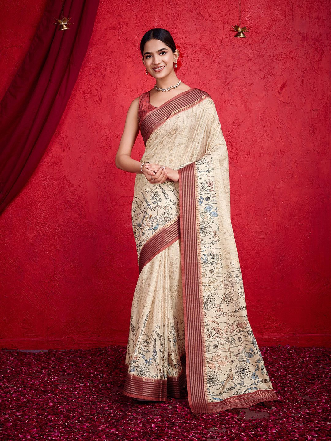 

Mitera Floral Zari Saree, Cream