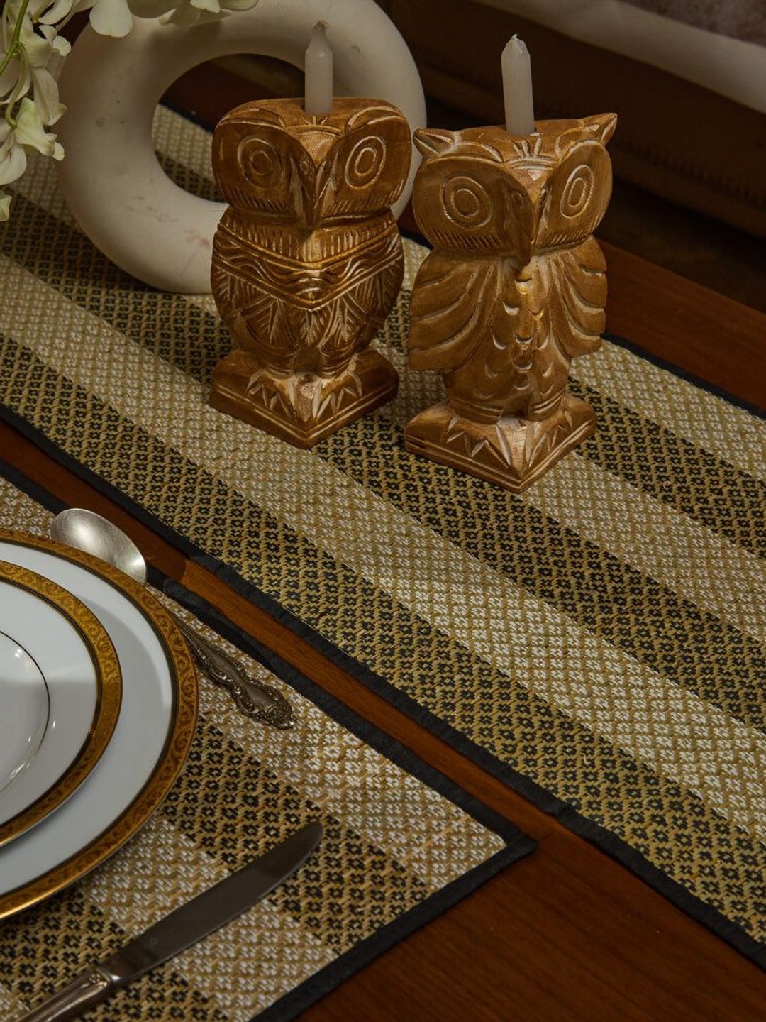 

MAATIR DESIGNS Black & Beige 7 Pieces Geometric Hand Woven Table Linen set