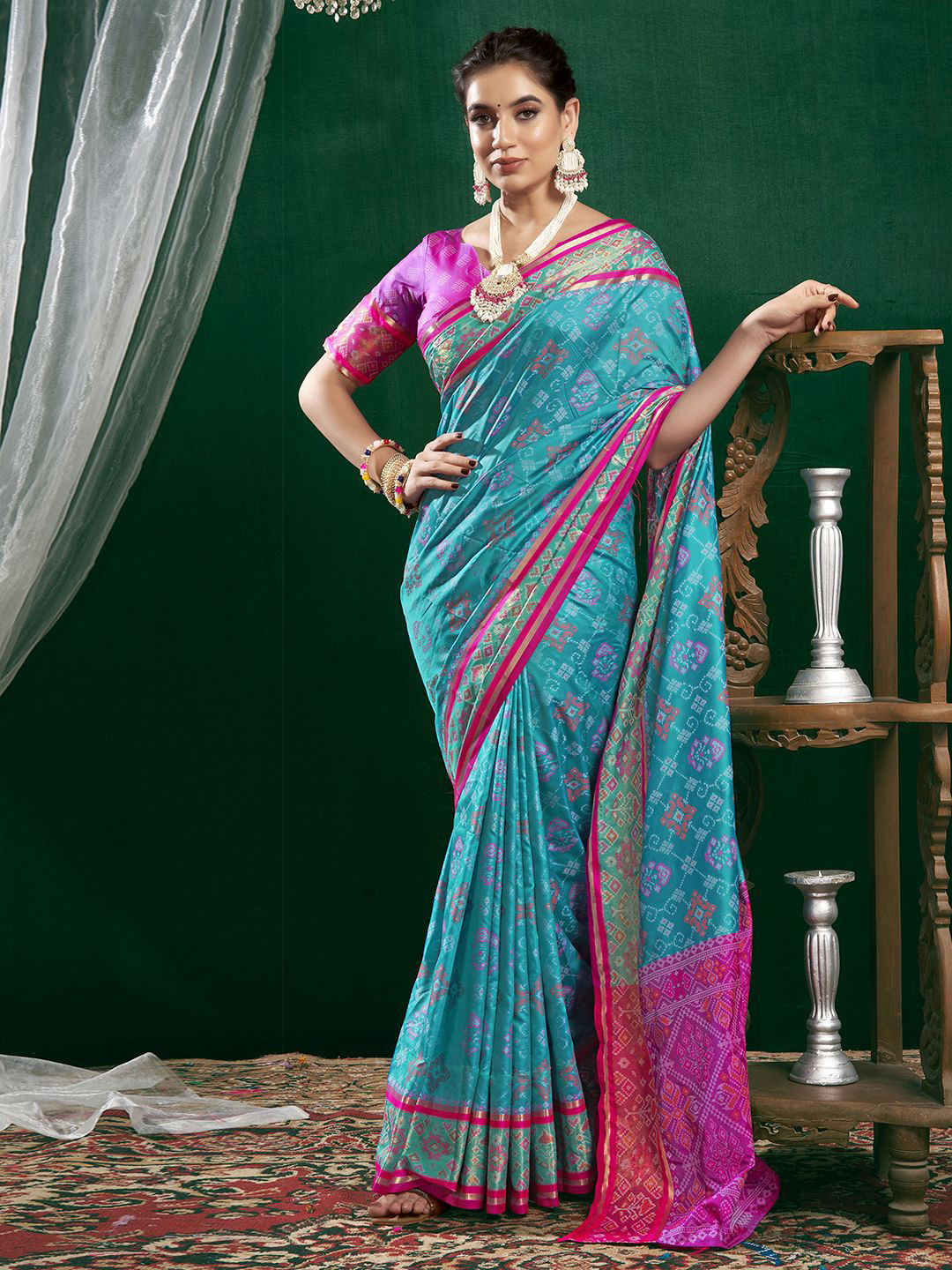 

Mitera Ethnic Motifs Zari Pure Silk Banarasi Saree, Magenta
