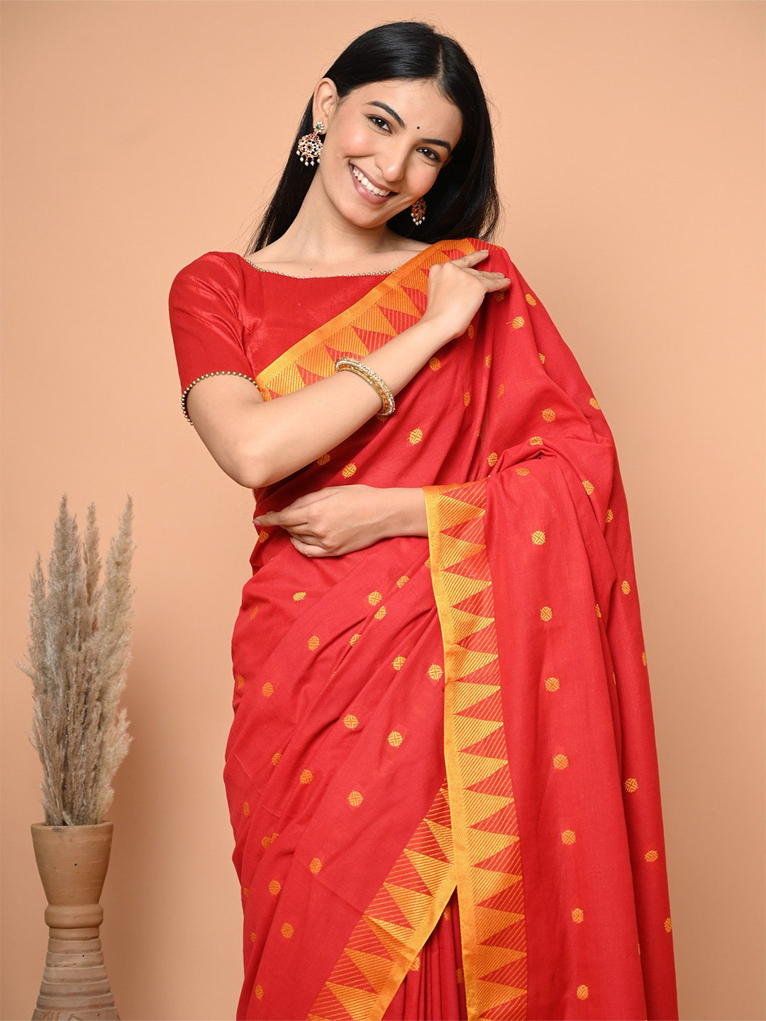 

BEATITUDE Woven Design Zari Pure Cotton Saree, Red
