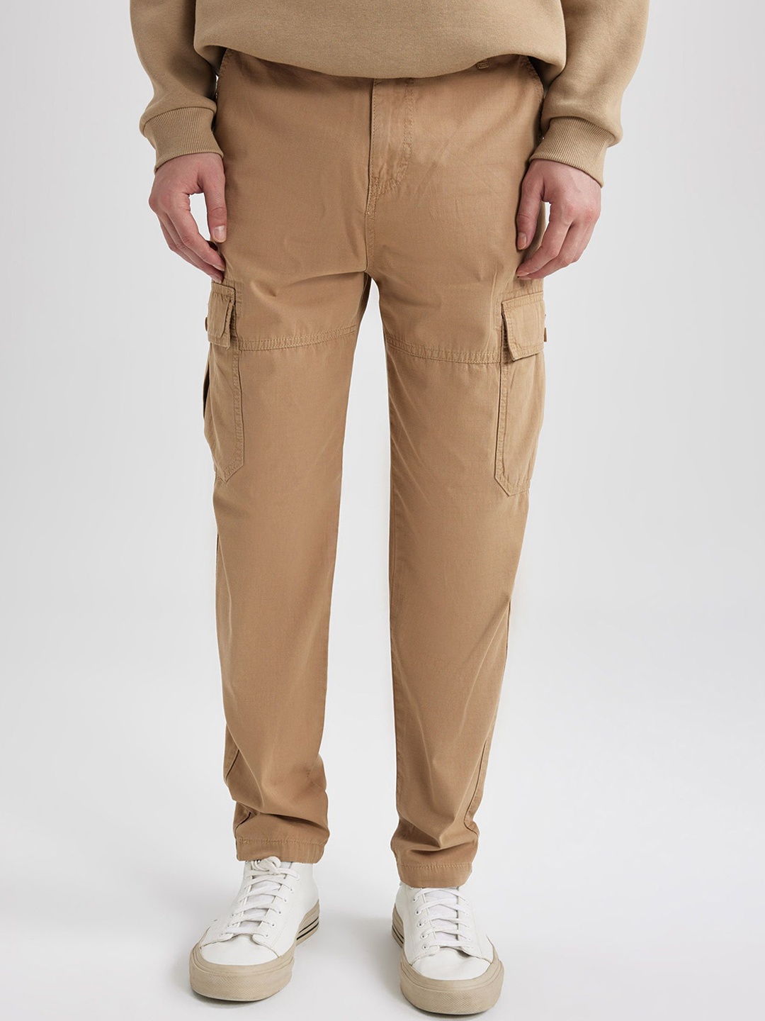 

DeFacto Men Solid Cotton Regular Fit Cargos Trousers, Khaki