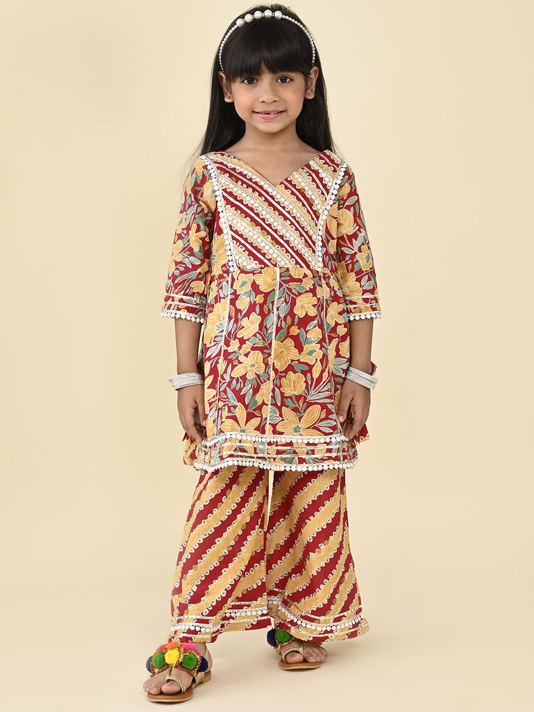 

LIL PITAARA Girls Floral Printed V-Neck Regular Gotta Patti Pure Cotton Kurta & Palazzos, Red