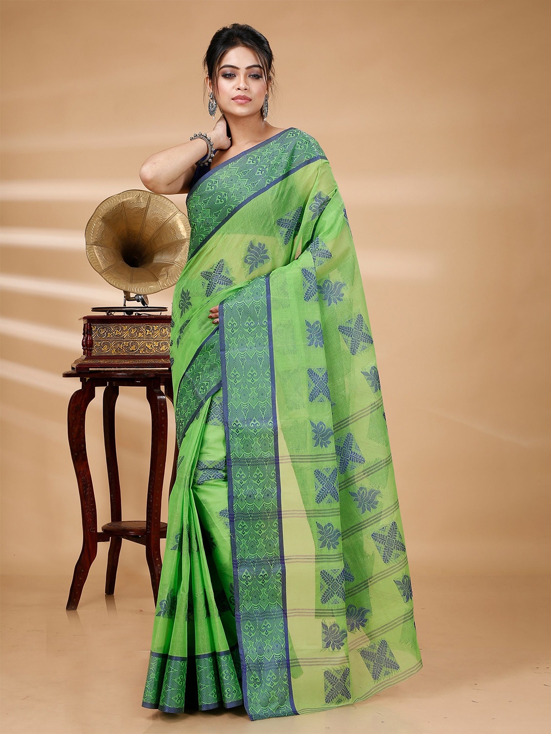 

PuJoy Woven Design Pure Cotton Taant Saree, Green