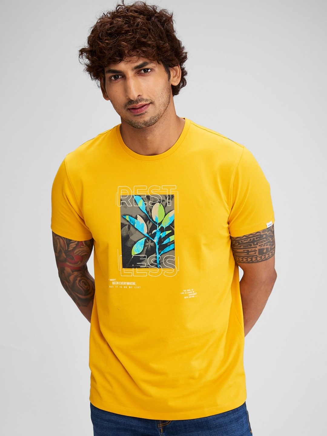 

SPYKAR Men Applique Slim Fit T-shirt, Yellow