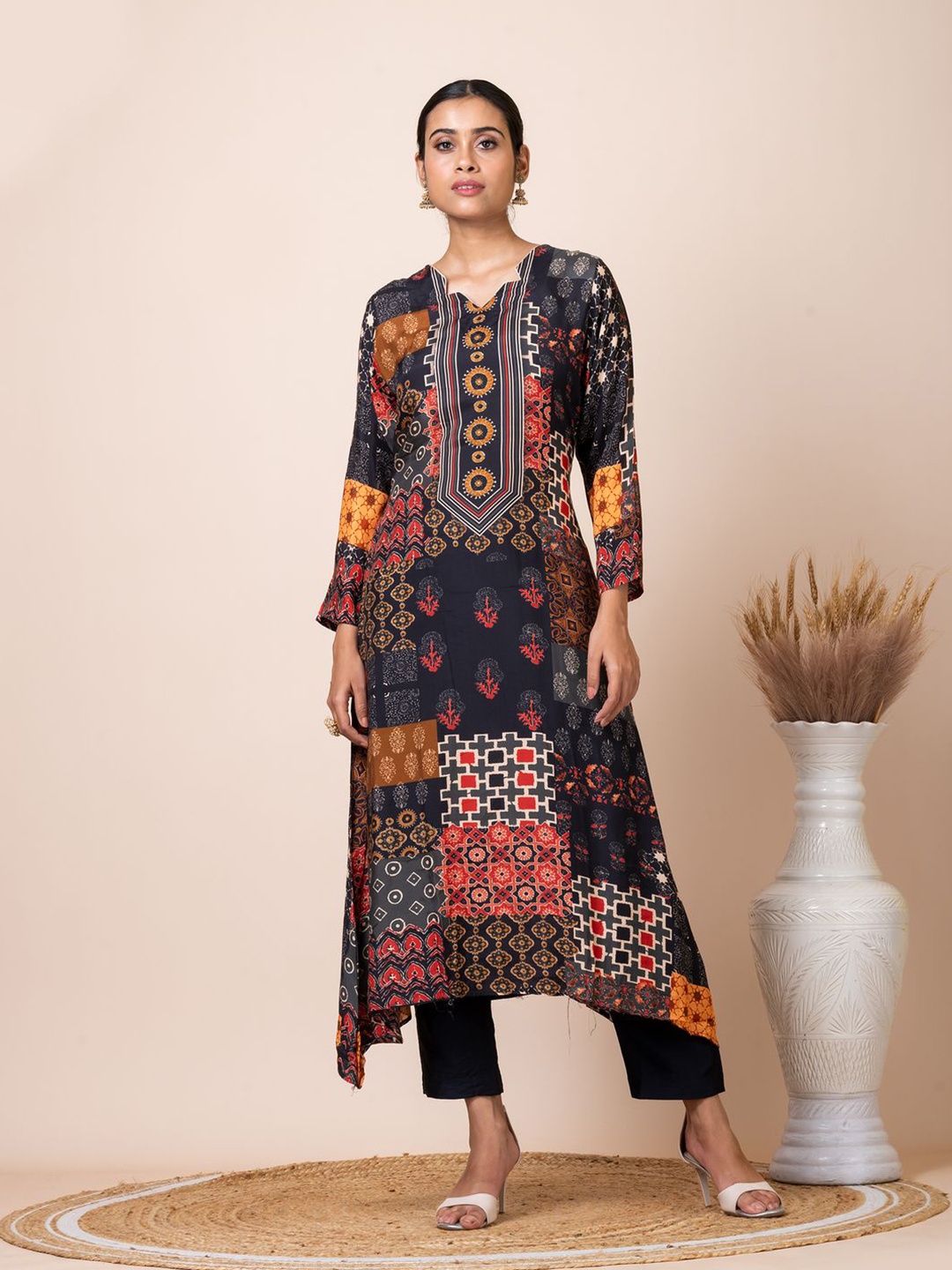

SARSO Ethnic Motifs Printed V-Neck A-Line Kurta, Black
