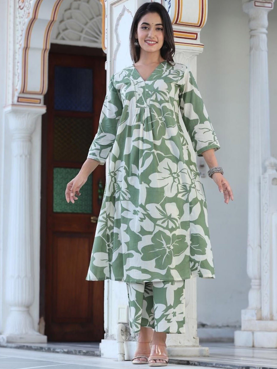 

KALINI Women Floral Printed Regular Kurta with Palazzos, Green