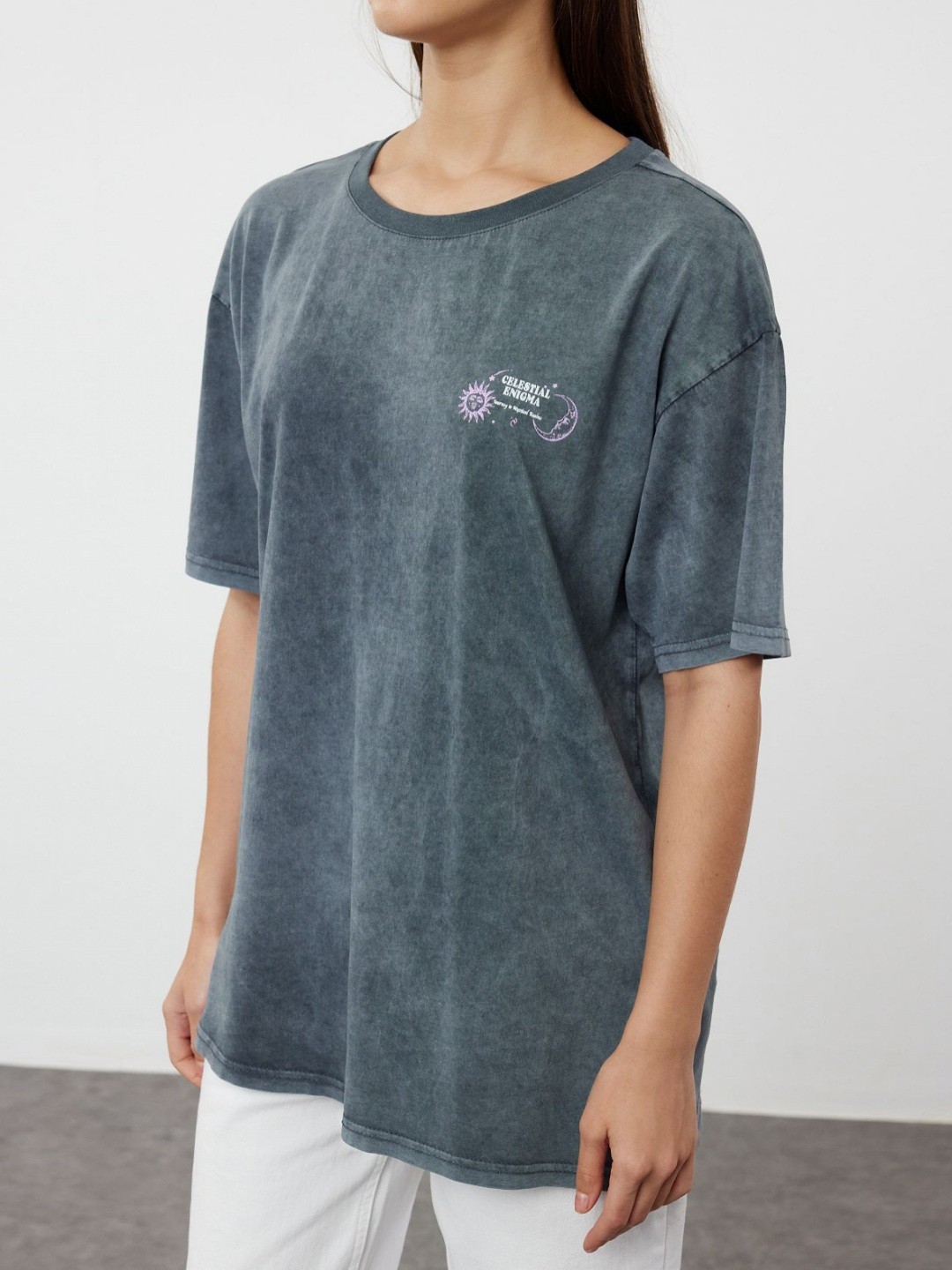 

Trendyol Women Typography Printed V-Neck Applique T-shirt, Na