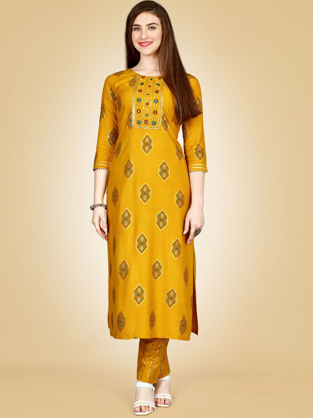 

WILNERCROWN Paisley Embroidered Straight Kurta with Trousers, Yellow