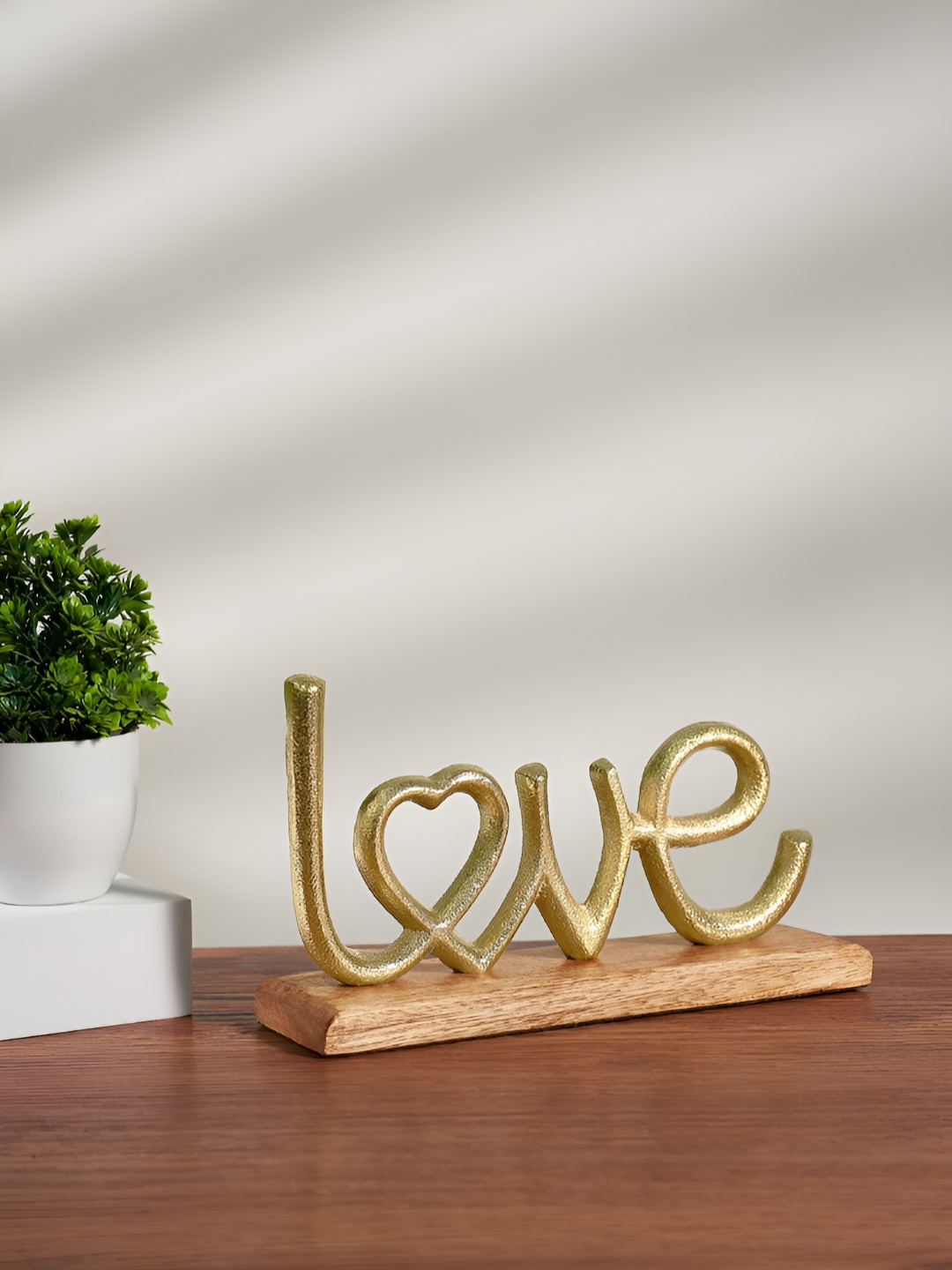 

Living scapes by Pantaloons Gold-Toned Small Curio Showpiece