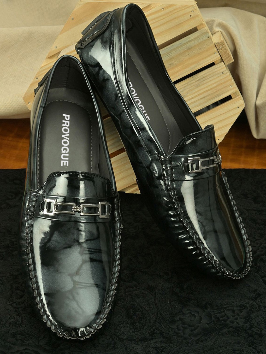 

Provogue Men Round Toe Loafers, Black