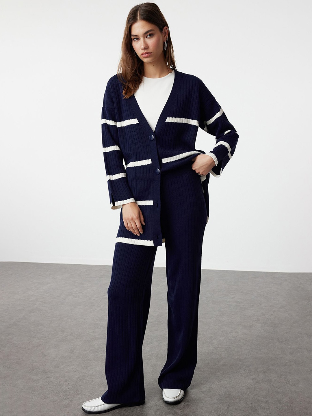 

Trendyol Striped V-Neck Acrylic Sweater With Trousers, Navy blue