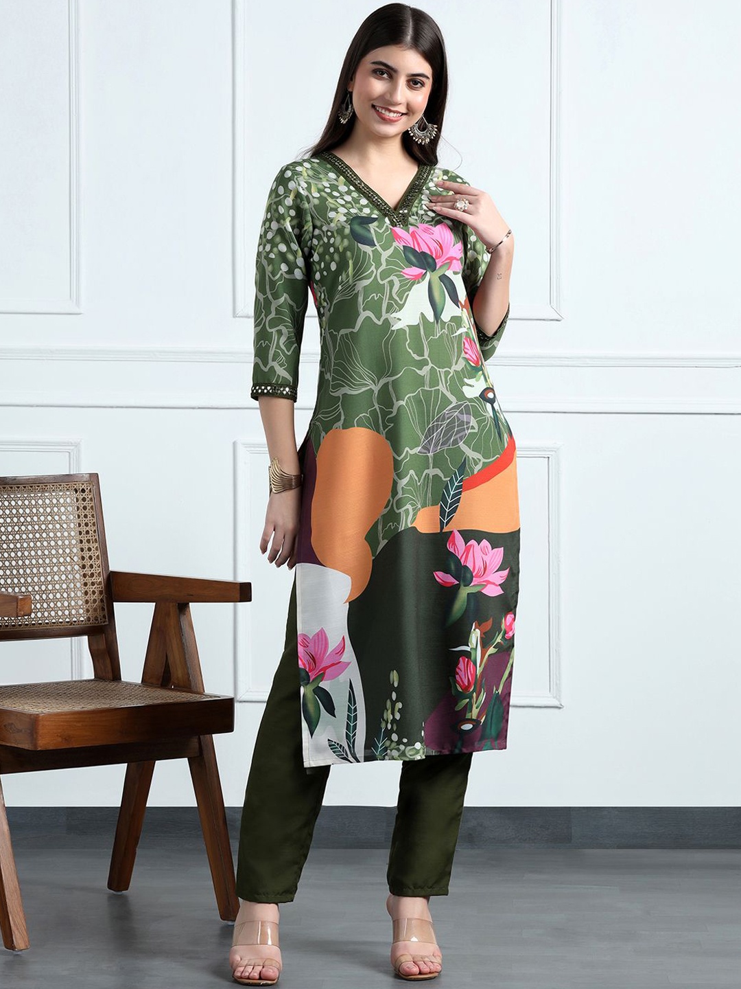 

FASHION DREAM Women Floral Printed Regular Kurta with Trousers, Green