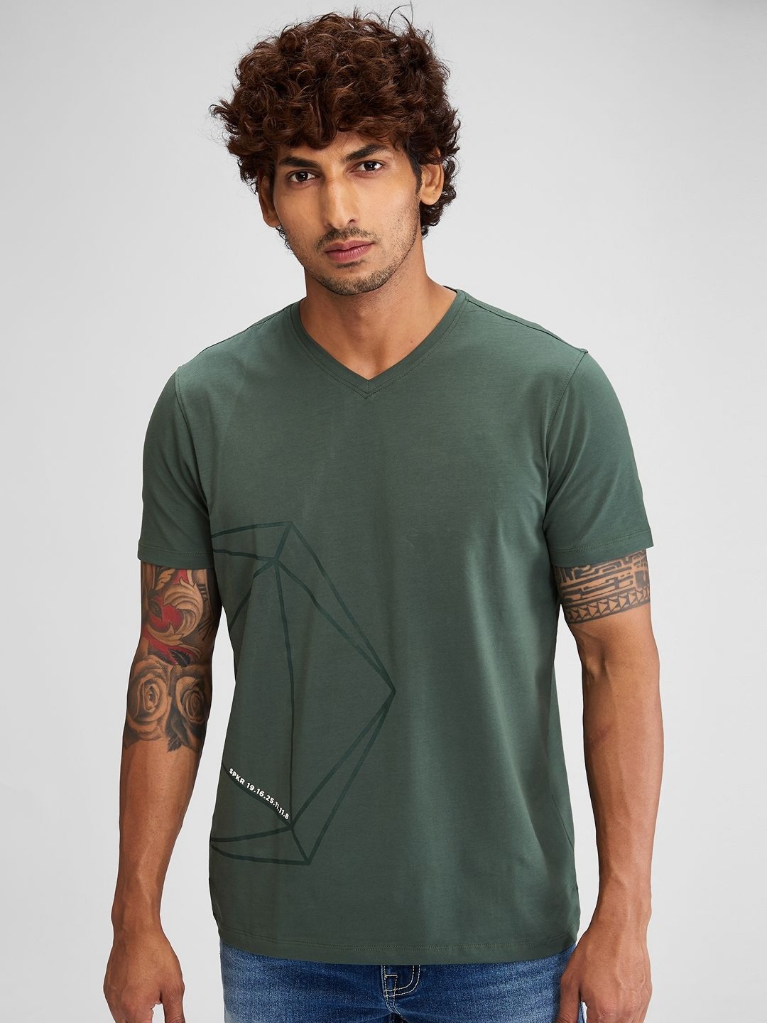 

SPYKAR Men V-Neck Raw Edge Slim Fit T-shirt, Green