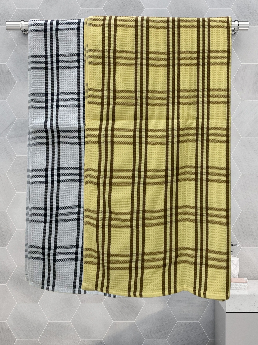 

Aura Grey & Yellow 2 Pieces Checked Cotton 210 GSM Bath Towels