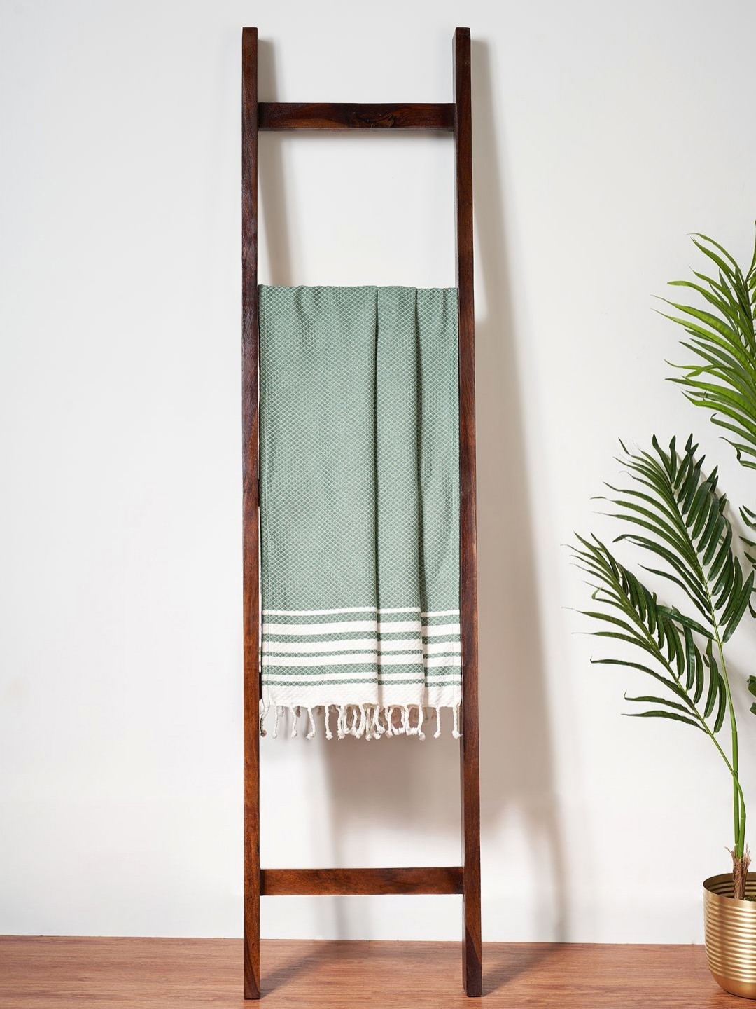 

Living scapes by Pantaloons Green & White Striped Cotton 270 GSM Bath Towel