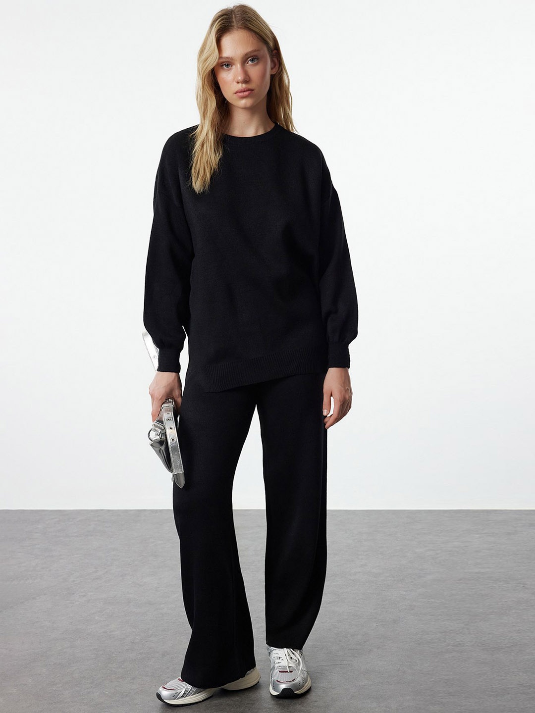 

Trendyol Round Neck Acrylic Sweater & Trouser, Black