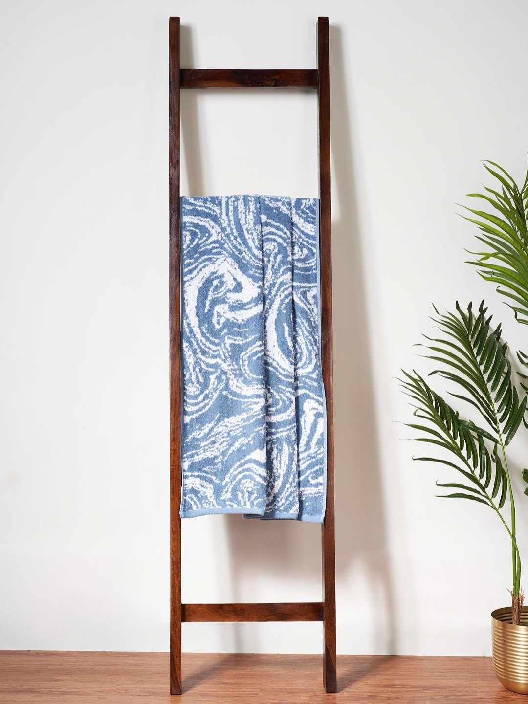 

Living scapes by Pantaloons Blue & White Printed Cotton 520 GSM Bath Towel