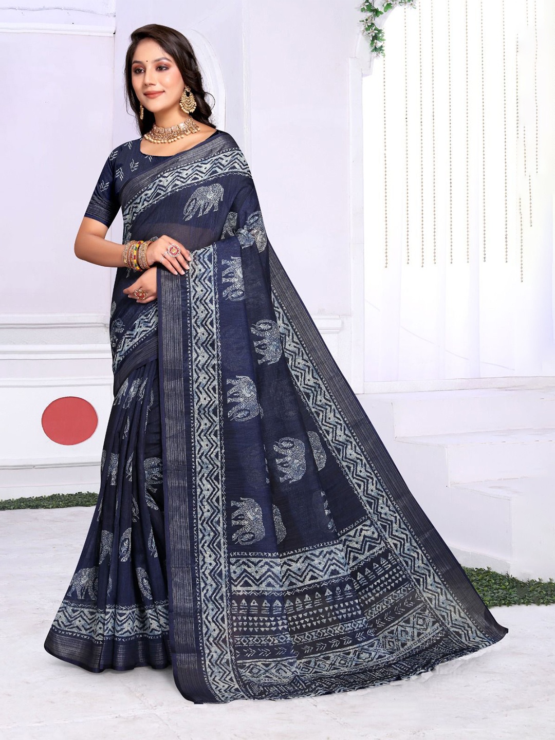 

Fevinaa Ajrak Block Linen Blend Block Print Saree, Blue