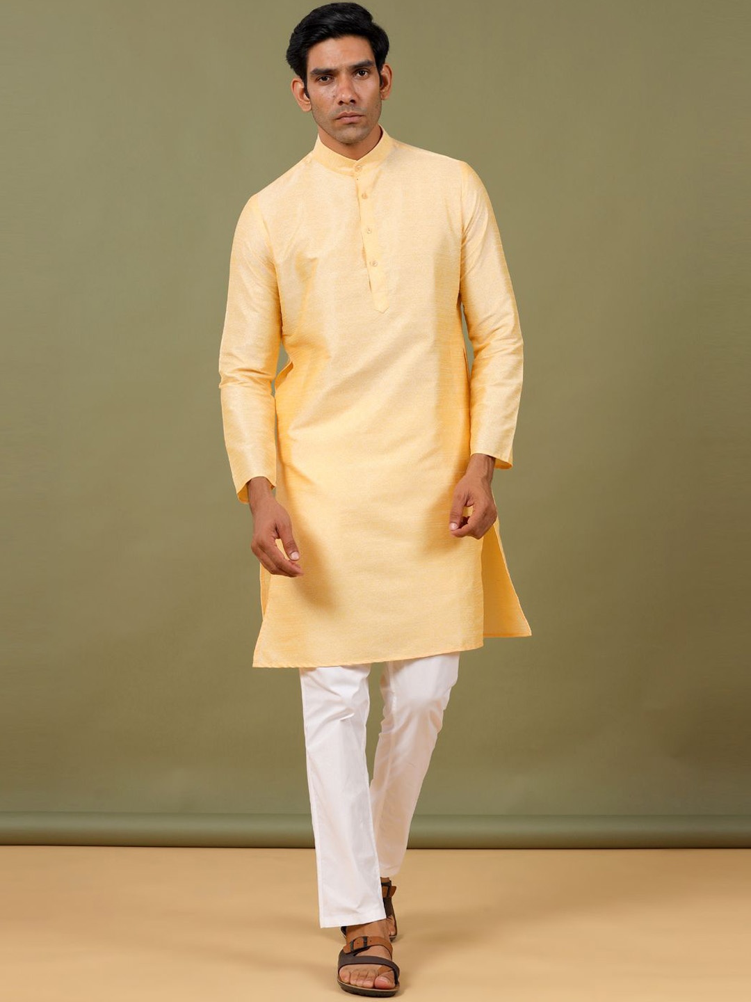 

Tistabene Mandarin Collar Silk Straight Kurta, Yellow
