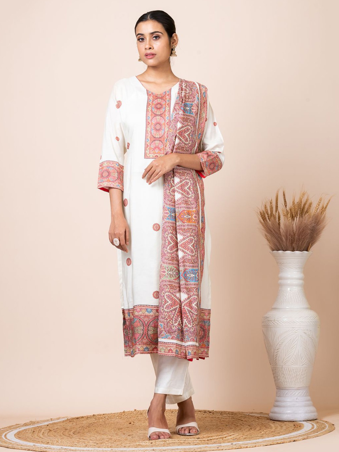 

SARSO Ethnic Motifs Printed V Neck Straight Kurta, White