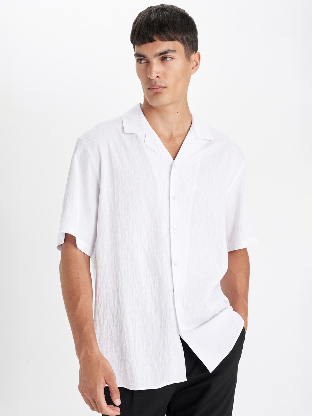 

DeFacto Men Opaque Striped Casual Shirt, Na