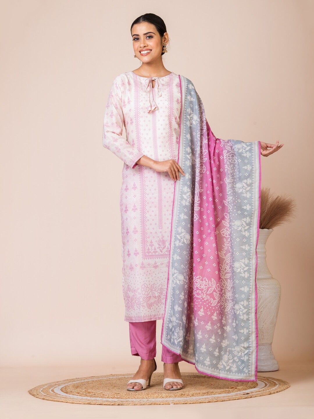 

SARSO Ethnic Motifs Printed Tie Up Neck Straight Kurta, Pink