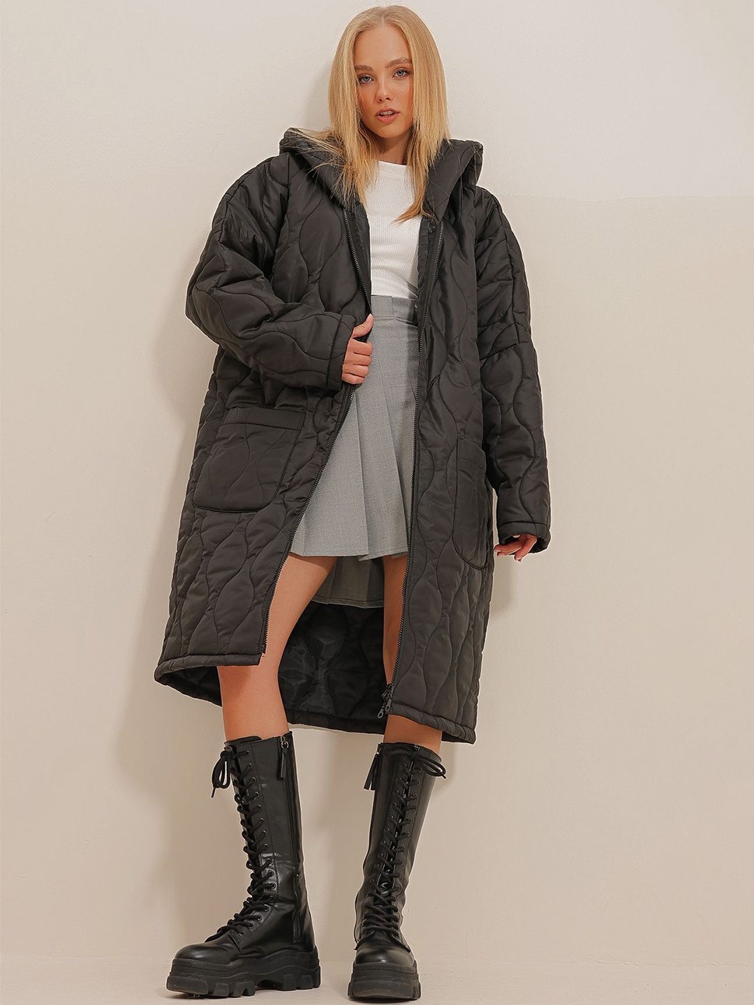 

Trend Alacati stili Longline Hooded Puffer Jacket, Black