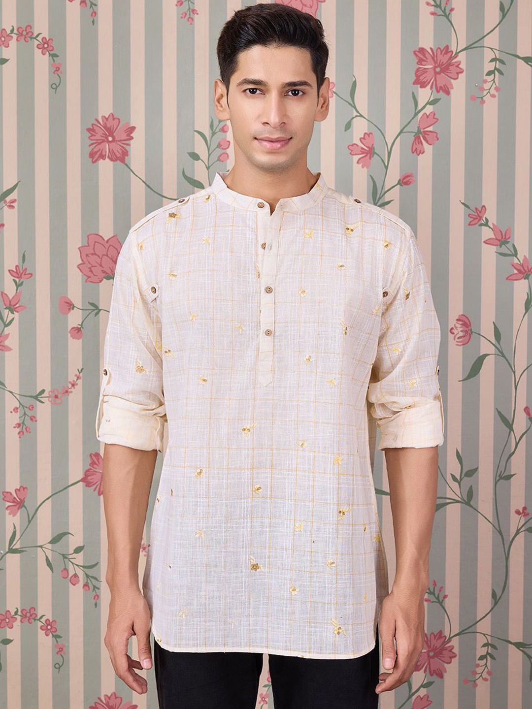 

Ode by House of Pataudi Men Printed Mirror Work Kurta, Off white